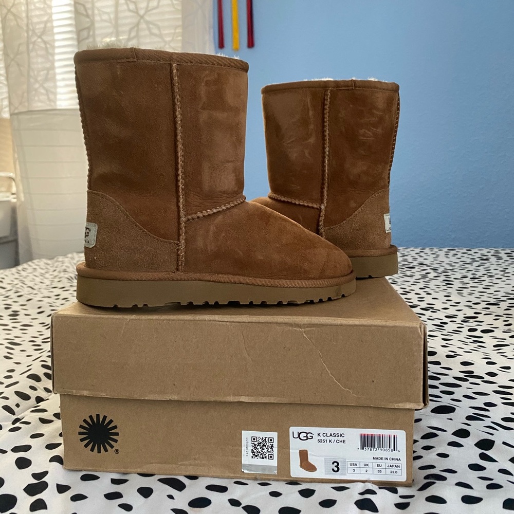 Tan/Brown UGG boots girls size (3)
